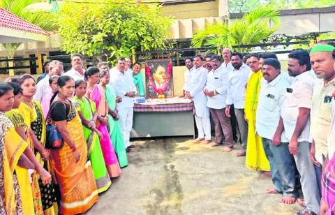 ఎస్సీ,ఎస్టీలపై చంద్రబాబు కపట ప్రేమ 