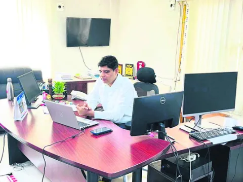 పోస్టల్‌ బ్యాలెట్‌కు ఏర్పాట్లు చేయండి