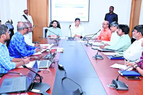 పోలింగ్‌ సిబ్బందికి ర్యాండమైజేషన్‌ ప్రక్రియ