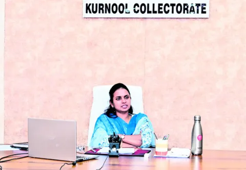 మొక్కజొన్న రూ.2,400లతో  కొనుగోలు చేయాలి