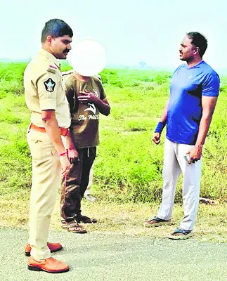 యువకుడి ఆత్మహత్యాయత్నం 