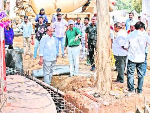 మహాజాతర పనుల్లో వేగం పెంచాలి