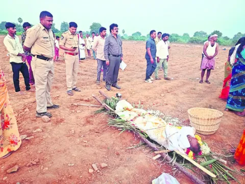 శ్మశానం కోసం ఇరు వర్గాల మధ్య వివాదం 