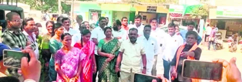 కులం సర్టిఫికెట్‌ జారీపై నిరసన 