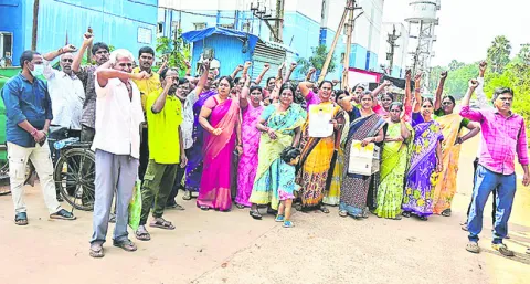 చెల్లించిన సొమ్ముకే ఇళ్లు స్వాధీనం చేయాలి