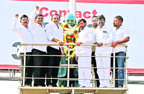 రాజ్యాంగ రచనలో అంబేడ్కర్‌ కృషి శ్లాఘనీయం