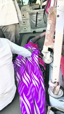 వైద్యానికి వస్తే ఒక్కరూ లేరు!