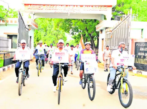 డ్రగ్స్‌ రహిత సమాజమే లక్ష్యం : ఎస్పీ 