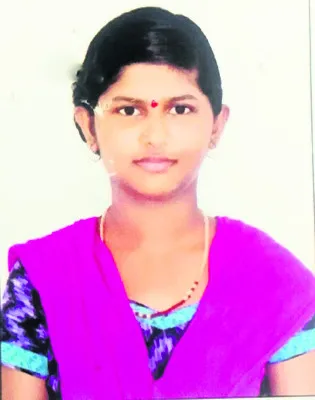 జ్వరంతో విద్యార్థిని మృతి 
