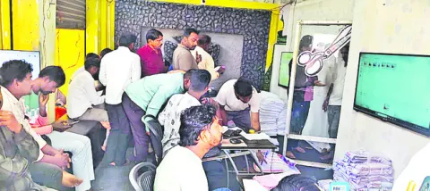 పల్లె పోరు.. ప్రింటింగ్‌ జోరు 