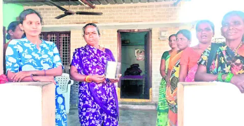 ఆటోలో వచ్చి.. అందినకాడికి ఎత్తుకెళ్లి..