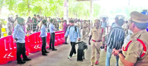 విజయోత్సాహంతో.. తిరుగు ప్రయాణం