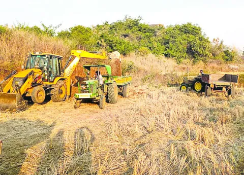 ఎన్నికల వేళ మొరం దందా