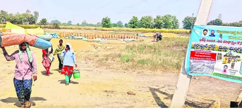 కొనుగోలు కేంద్రాల్లోని ధాన్యం చోరీ