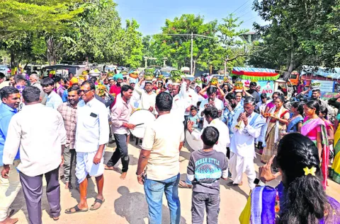 అడెల్లిలో తగ్గిన భక్తుల రద్దీ
