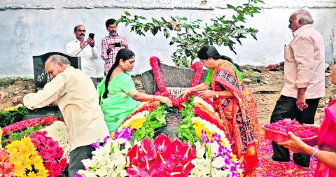 శిక్షణను సద్వినియోగం చేసుకుని ఆర్థికంగా ఎదగండి