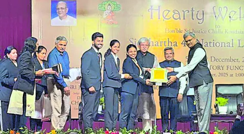 న్యాయ విద్యార్థులు నిరంతరం నేర్చుకుంటూనే ఉండాలి 