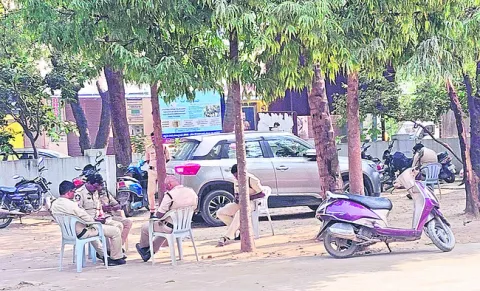 సార్‌.. ఎందుకింత మంది పోలీసులు? 