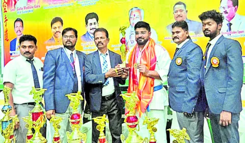 జాతీయ స్థాయి కరాటే పోటీల్లో అన్వర్‌కు గోల్డ్‌ మెడల్‌ 