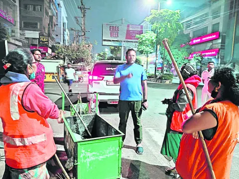 రోడ్లపై చెత్త వేస్తే భారీ జరిమానా