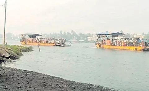 Pantu Stopped in middle of Godavari river at Sakhinetipalli