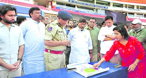 ఫుట్‌బాల్‌ మ్యాచ్‌కు సర్వం సిద్ధం 