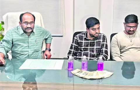 అవినీతి జలగలు!