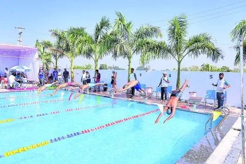 రాష్ట్రస్థాయి స్విమ్మింగ్‌ పోటీలు షురూ