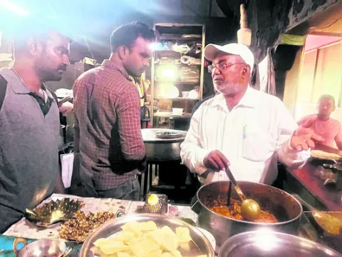 విజిలెన్స్‌ అధికారుల దాడులు 