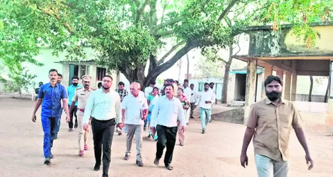 పోలింగ్‌ కేంద్రాల్లో  సమస్యలు లేకుండా చూడాలి