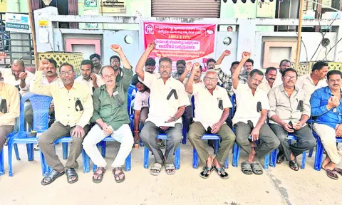 గళమెత్తిన సహకార ఉద్యోగులు 