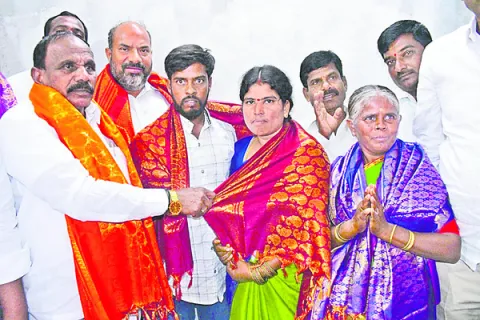 నిరుపేదల సొంతింటి కల సాకారం 