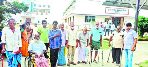 పింఛన్‌ తొలగించారు 
