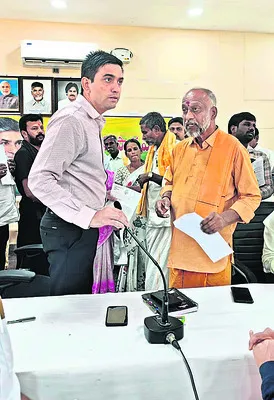 సర్పంచ్‌ కుర్చీ మాయం 
