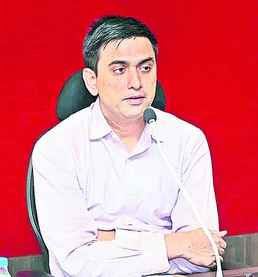 పోలీసులు నిబద్ధతతో పనిచేయాలి 
