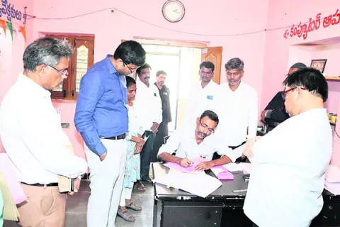 సజావుగా పోస్టల్‌ బ్యాలెట్‌ ప్రక్రియ 