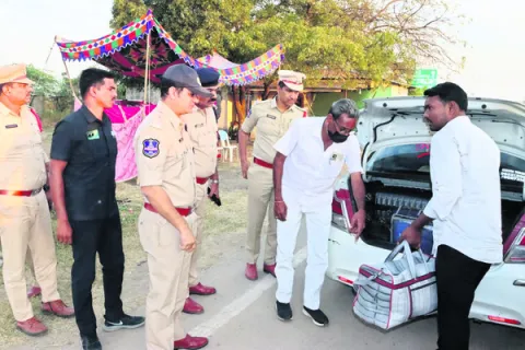 ఓటర్లు ప్రలోభాలకు గురికావొద్దు