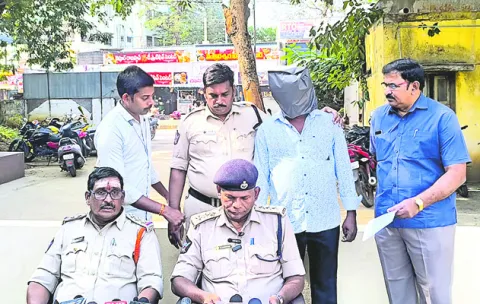 హత్యకు పాత కక్షలే కారణం 