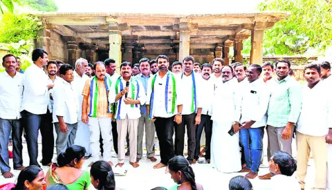 పార్టీకి కార్యకర్తలే మూల స్తంభాలు