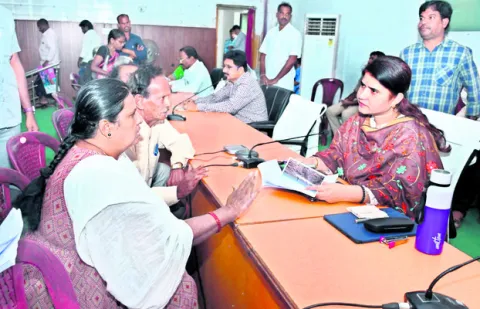 రీ ఓపెన్‌ దరఖాస్తులను వెంటనే క్లియర్‌ చేయండి