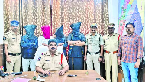 నాలుగు కేజీల గంజాయి స్వాధీనం 