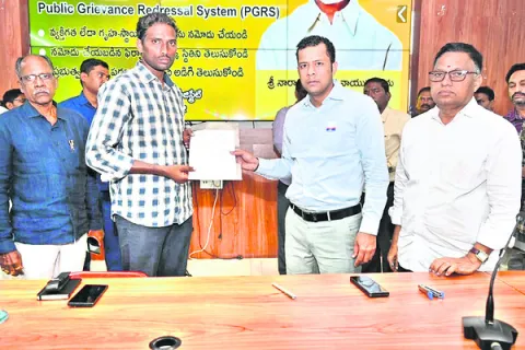 కారుణ్య నియామకాల ఉత్తర్వుల అందజేత