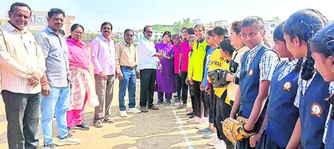 జిల్లాస్థాయి బేస్‌, సాఫ్ట్‌బాల్‌ ఎంపిక పోటీలు
