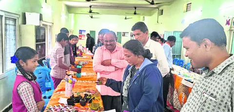 నైపుణ్యాన్ని వెలికితీసేందుకే ప్రదర్శనలు
