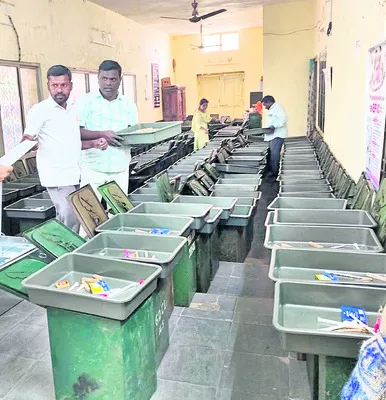 ప్రలోభాల పర్వం!