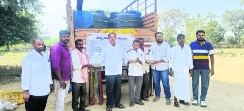 జిల్లాలో 2 కోట్ల 85 లక్షల చేప పిల్లల పంపిణీ లక్ష్యం