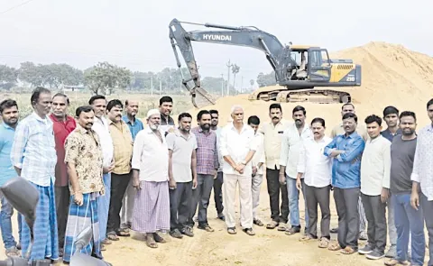 TDP leaders stage protest against illegal sand mining in Andhra Pradesh