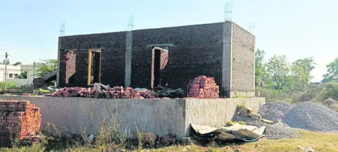 ఇందిరమ్మ ఇళ్లకు ధరల భారం 