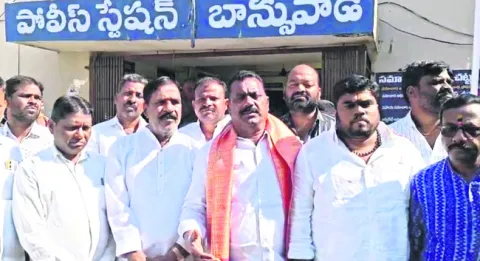 సవాల్‌ స్వీకరించిన నేతలు.. అరెస్ట్‌ చేసిన పోలీసులు