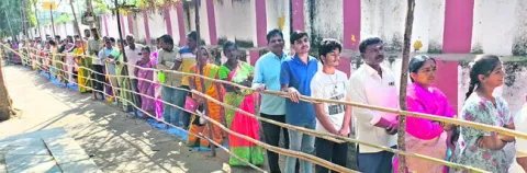 ‘ముక్కోటి’ వేళ.. పోటెత్తిన భక్తులు